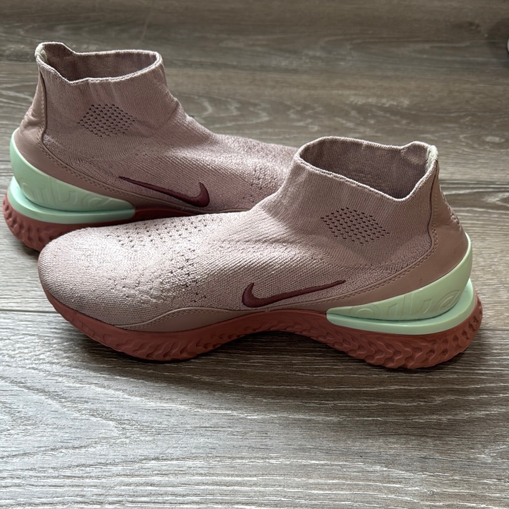 Nike Rise React Pink and Seafoam Athletic Shoes Women Size 11